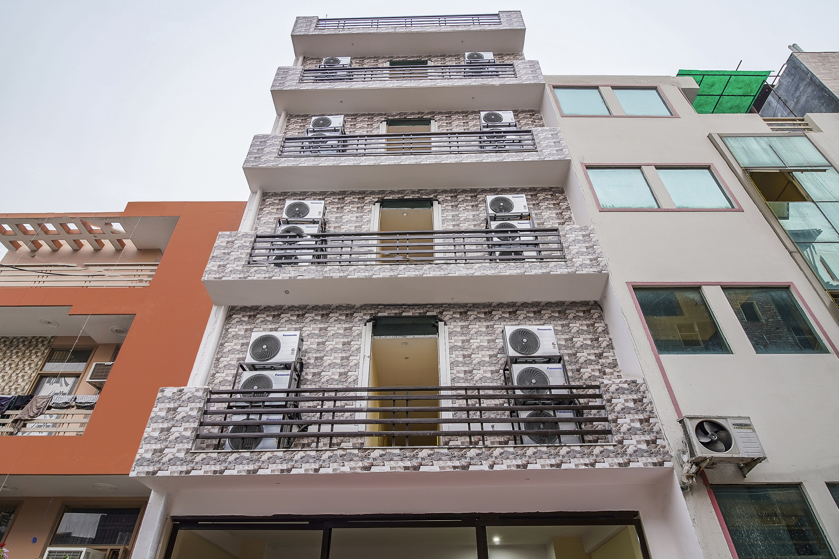 PG in Huda City Centre Metro Gurgaon, Rent Private/Shared Rooms at PG